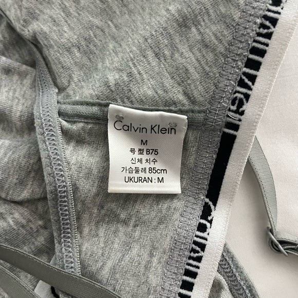 Calvin Klein Triangle Bralette - Picture 3 of 3